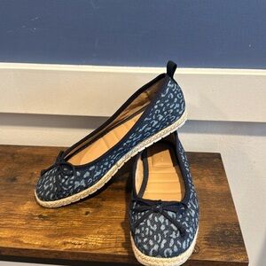 Kelly & Katie flats size 7 blue leopard print and twine accents by sole